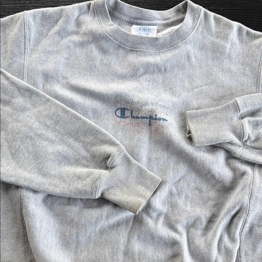 Champion small women’s Crewneck Sweater in Gray